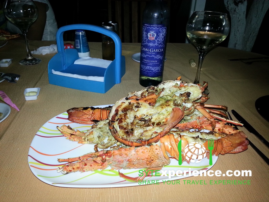 angola Complexo turistico Golfinho Sangano lagosta lobster food resort restaurant comer comida grill grelhado vinho verde casal garcia noite